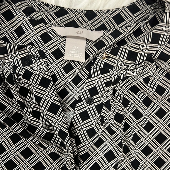 Sleeveless pattern blouse - Picture 2 of 3